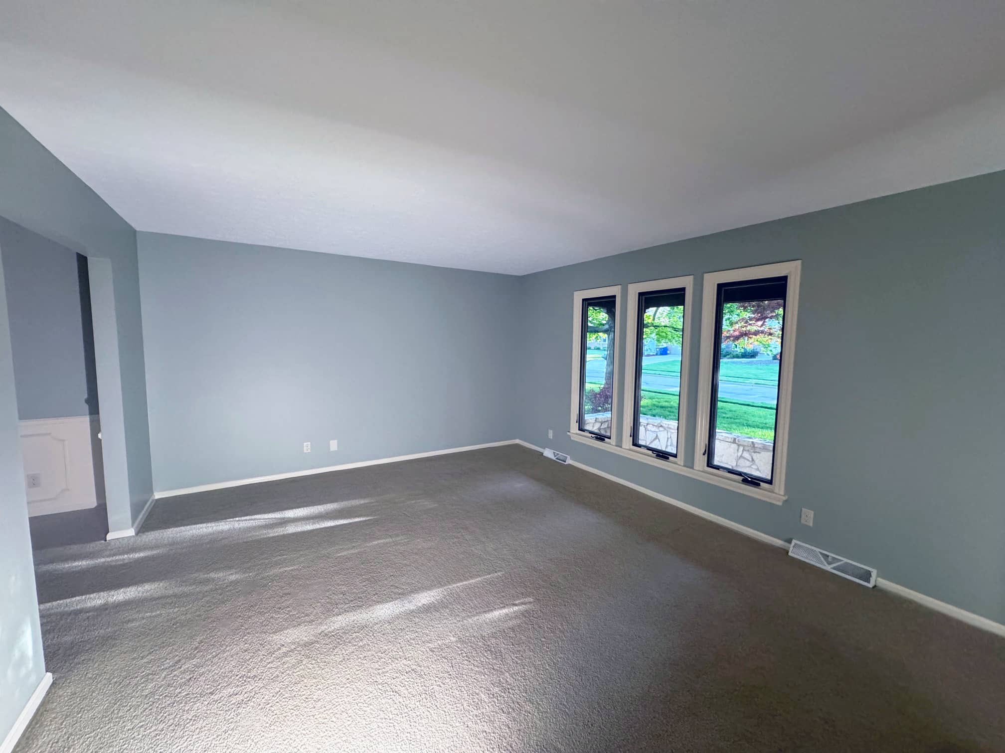 Bright living room with multiple windows and carpeted floor in a Powell, OH home